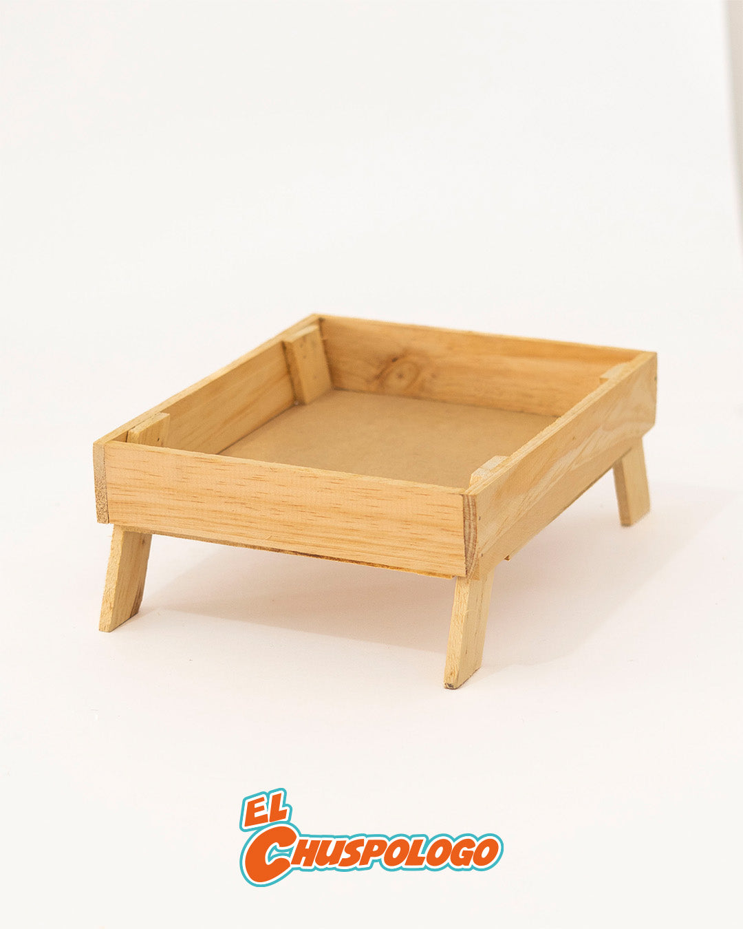 Caja con patas de madera